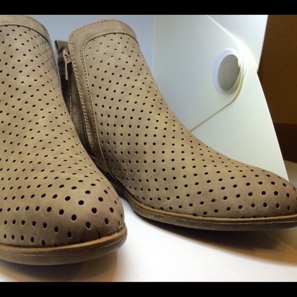 OLIVE STREET SHOES - Picture 8 of 8